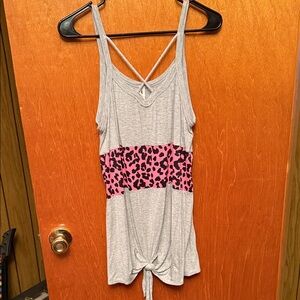 ✨FREE w/purchase✨Vanilla Bay Gray Tank Top with Pink Leopard Print